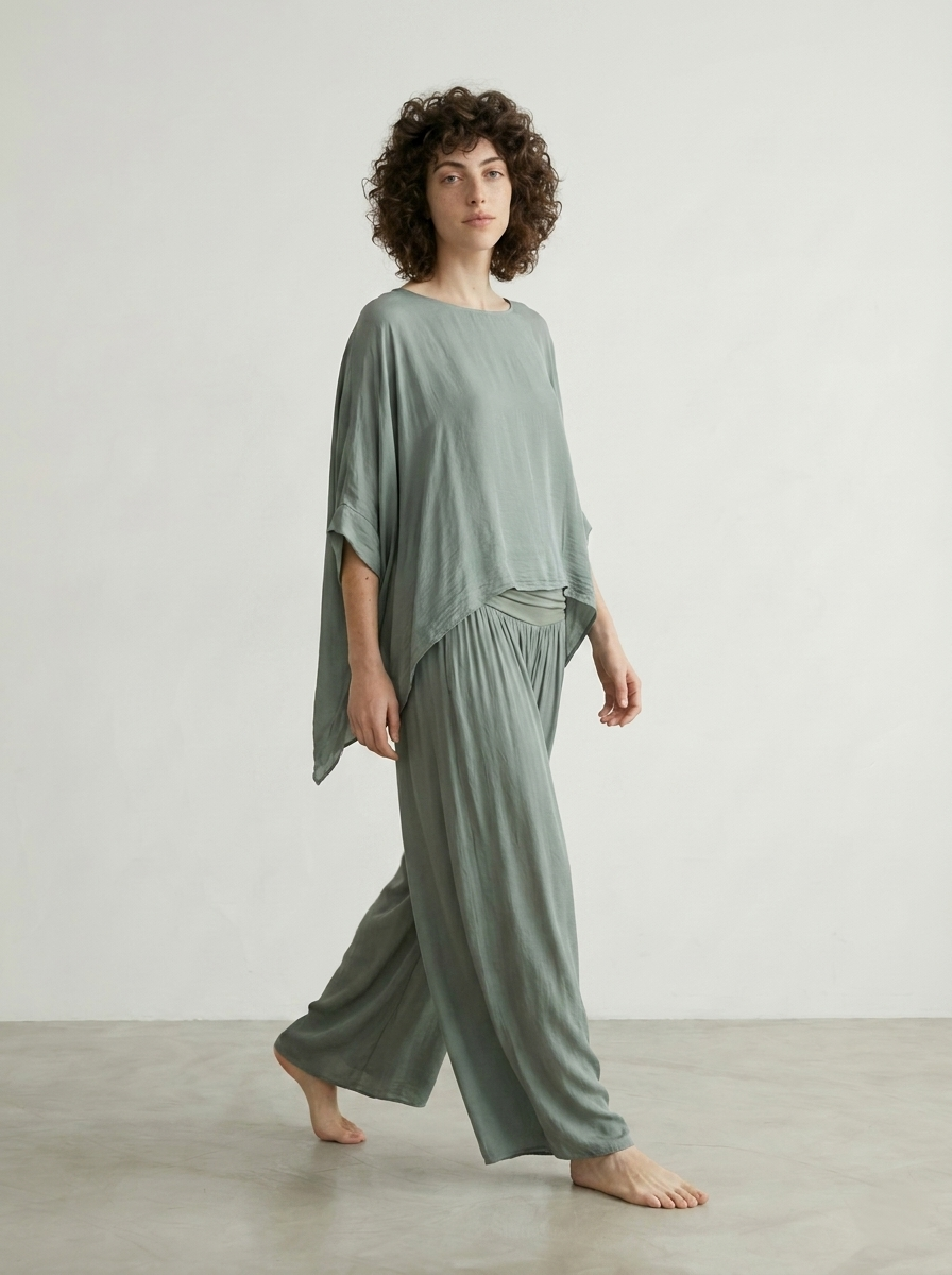 SHORT BATWING SILK TOP
