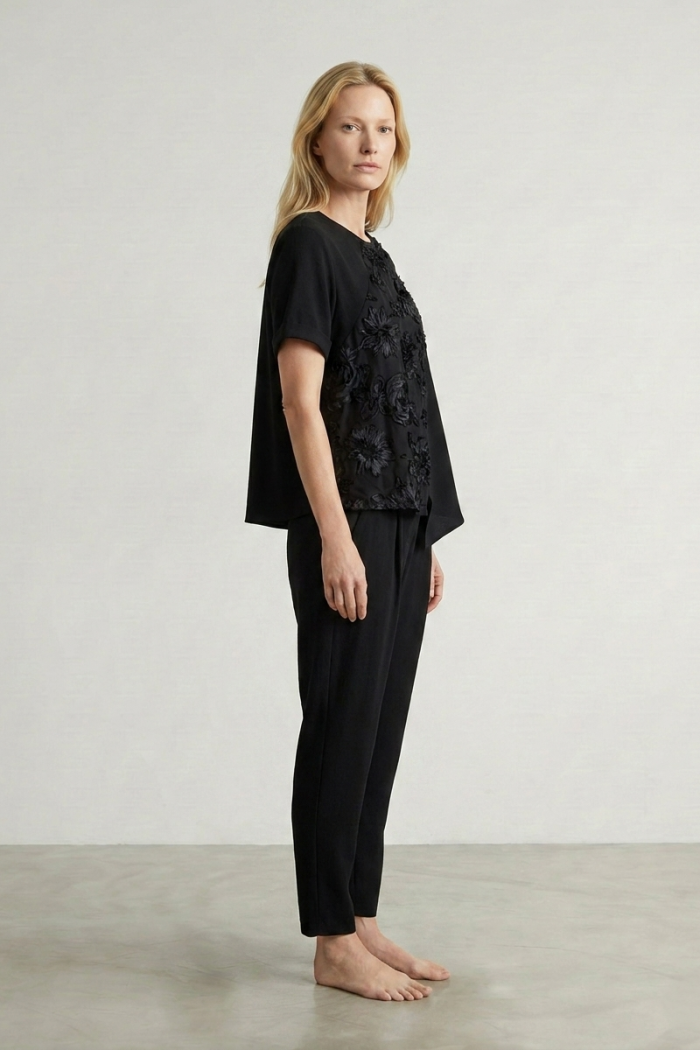 TEXTURED FLORAL T-SHIRT - BLACK, ONE SIZE